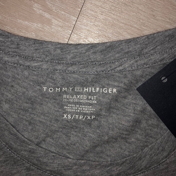 ⭐️3 For $15⭐️ NWT Tommy Hilfiger Relaxed Fit T- Shirt - Picture 3 of 4